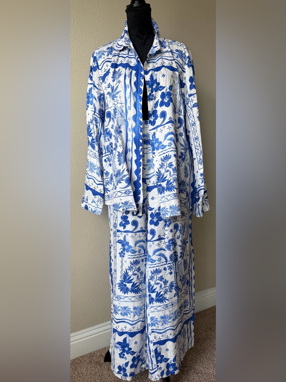 Versatile Blue & White Linen Floral Print Women's Blouse and Pants.